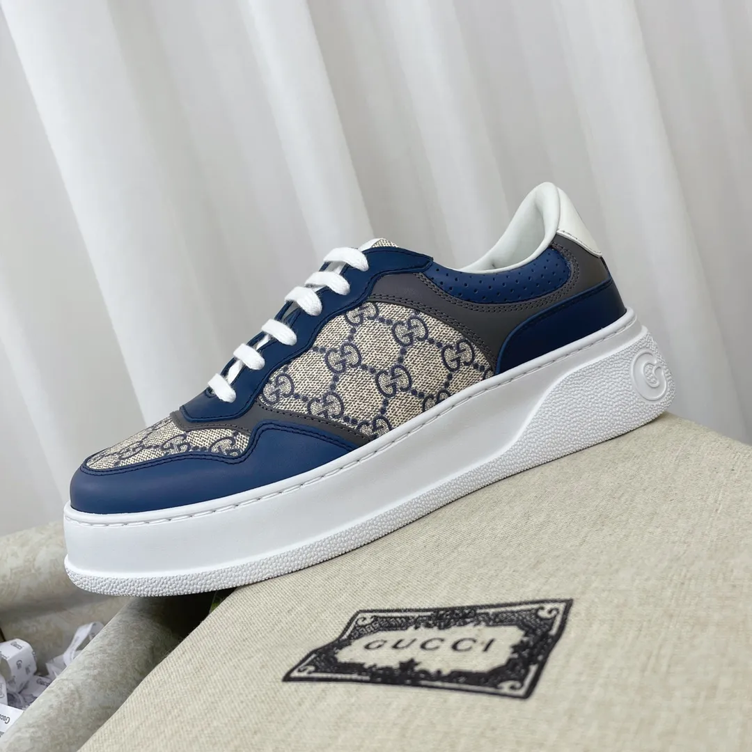 👟👟Ex-factory price 480👟👟Gucci~~New upgraded version, original original color @GG couple's thick-soled shoes...biscuit shoes...white shoes...sneakers...flat shoes...catwalk style: celebrities, Internet celebrities, Xiaohongshu, etc. will definitely plant grass and call❤ Original customized cowhide fabric (classic old floral fabric, perforation, embossing process), the original bottom has a large Gucci Logo, and there is a GG on the heel Logo, 5cm thick sole, classic Gucci webbing... Regular size 35-44